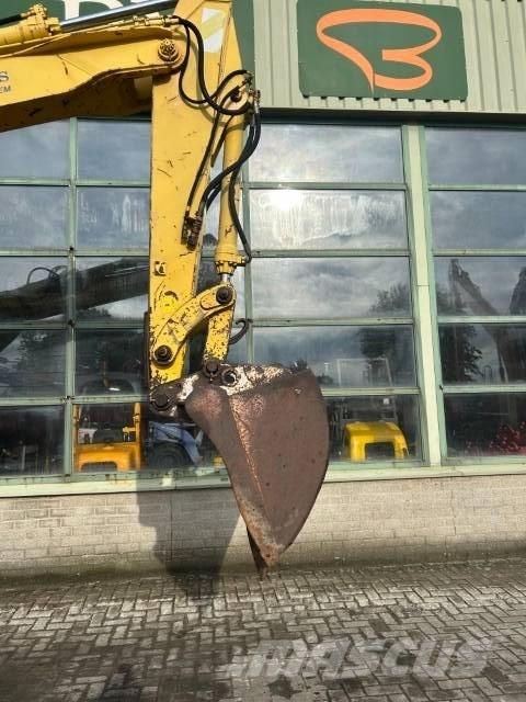 Etec 812 Pelle sur pneus