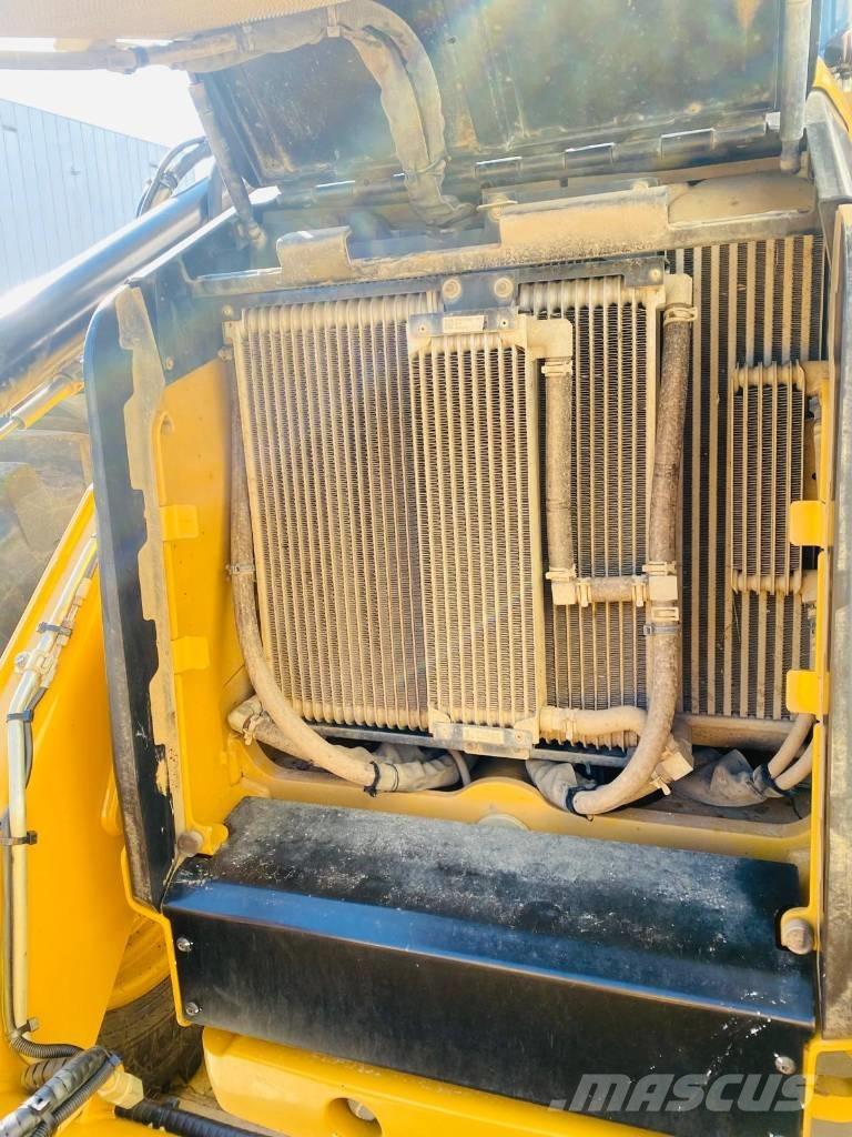 CAT 444  4x4 Tractopelle