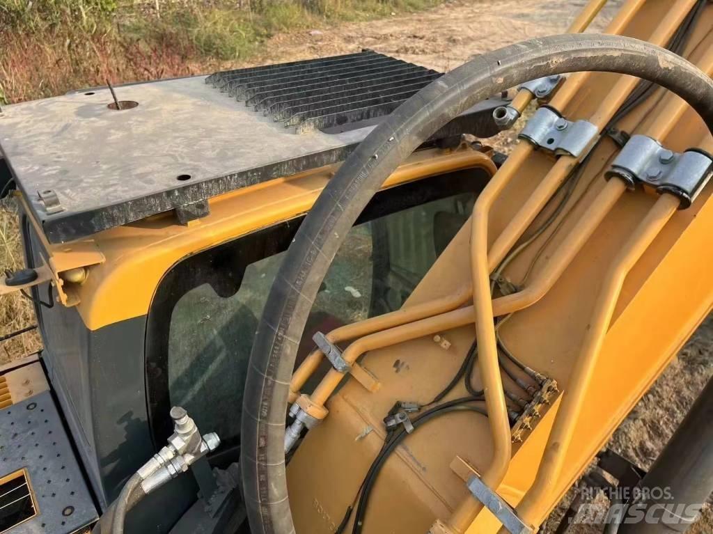 Hyundai Robex 520 VS Pelle sur chenilles