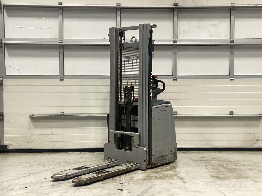 Still EXV14I Gerbeur accompagnant