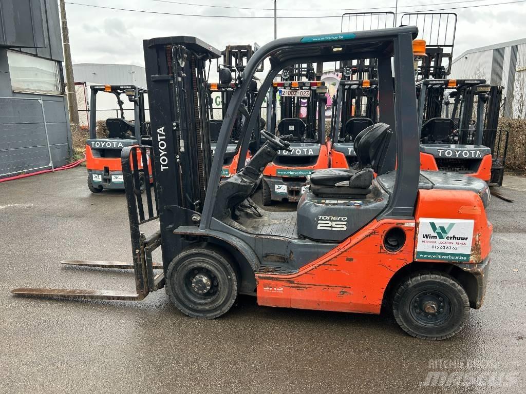 Toyota 02-8 FDF 25 Chariots diesel