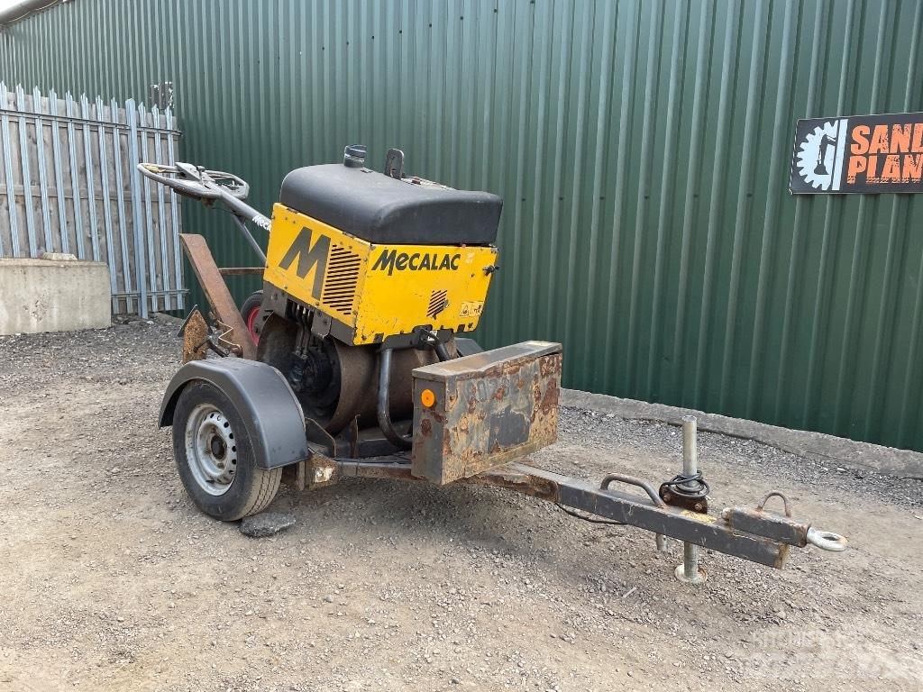 Mecalac MBR 71 Rouleaux monocylindre