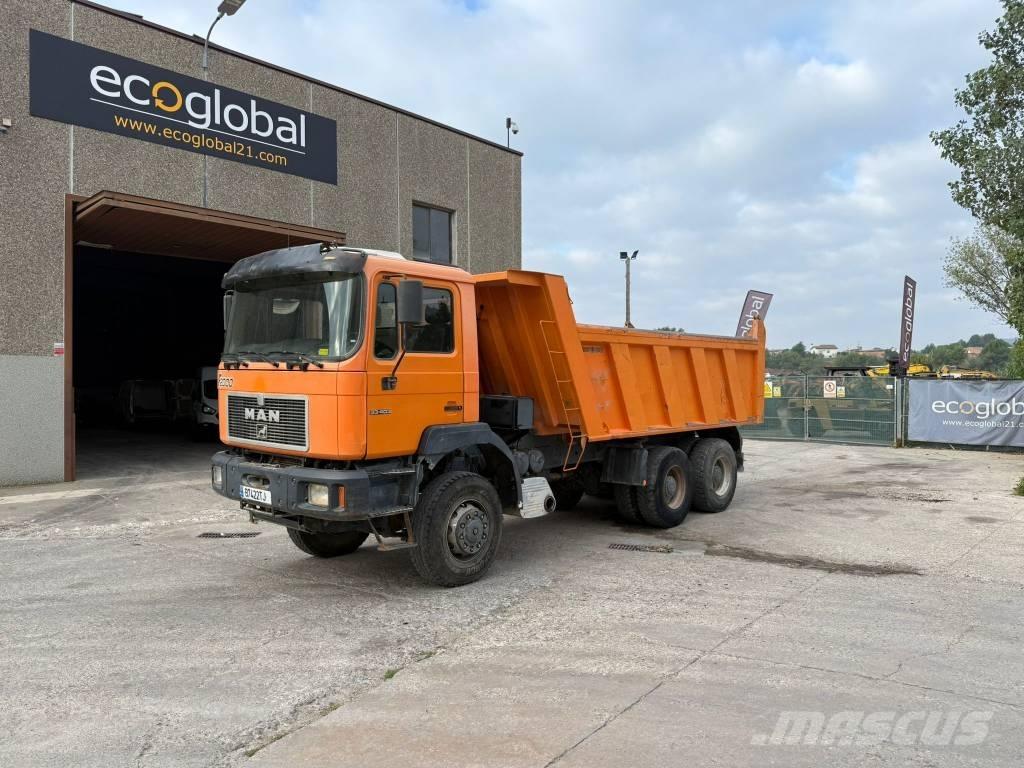 MAN 33.403 Camion benne