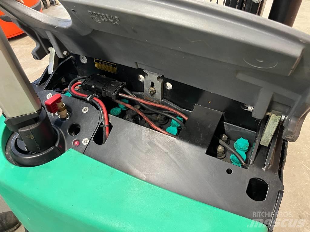 Mitsubishi SBP 12 N Gerbeur accompagnant