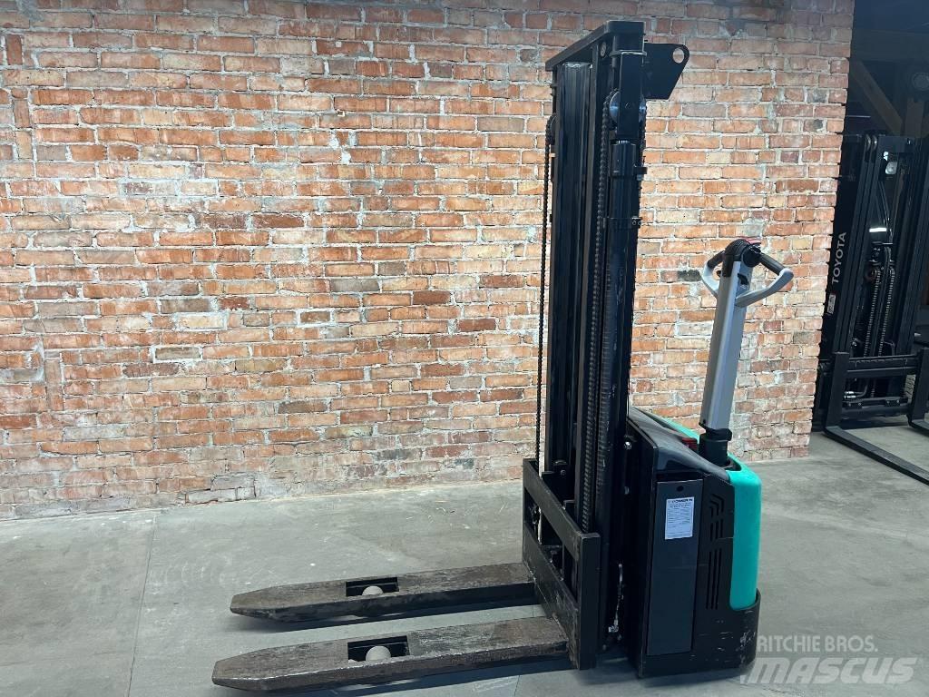 Mitsubishi SBP 12 N Gerbeur accompagnant