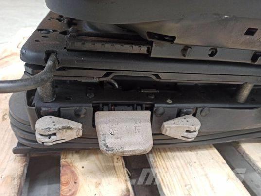 Valtra N 163 chair Cabines et Intérieur