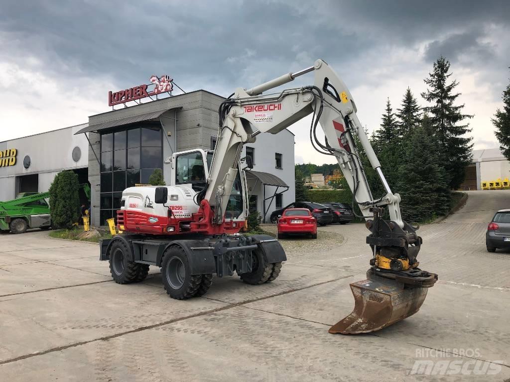 Takeuchi TB295W Pelle sur pneus