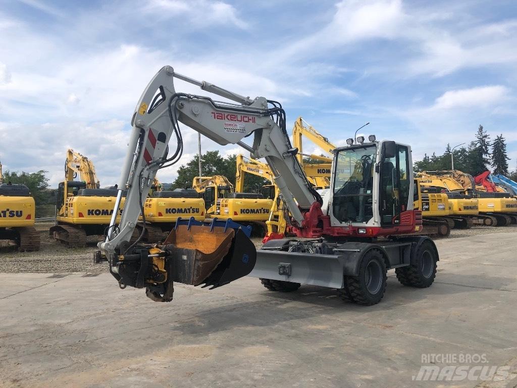 Takeuchi TB295W Pelle sur pneus