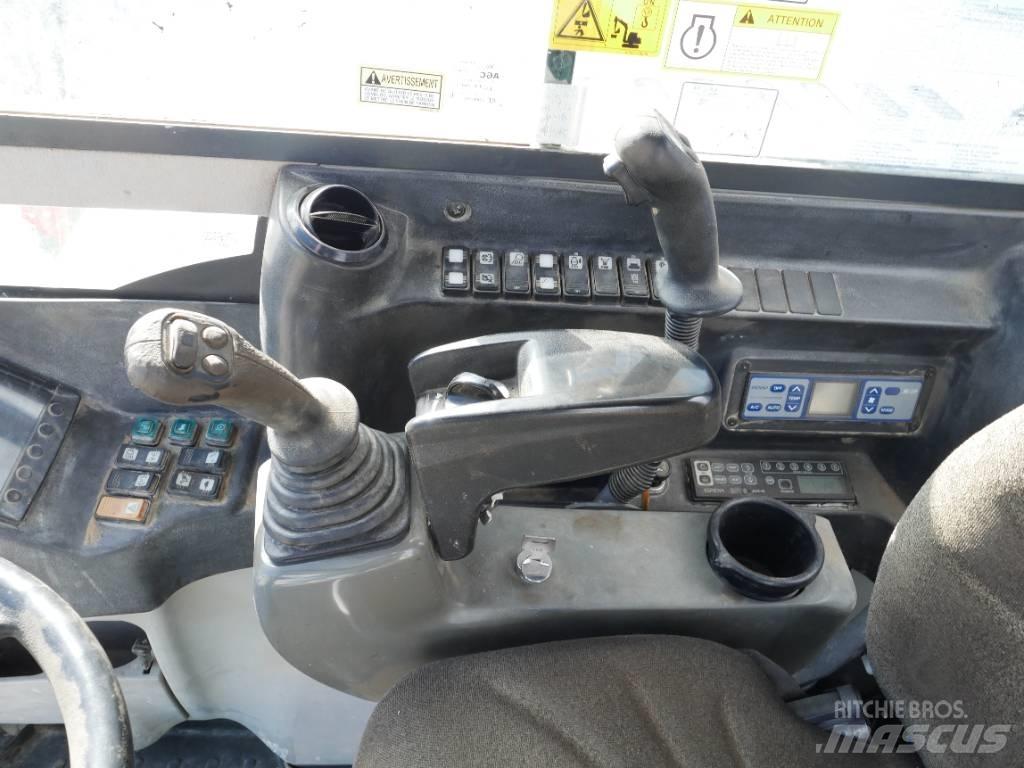 Takeuchi TB 295 W Pelle sur pneus