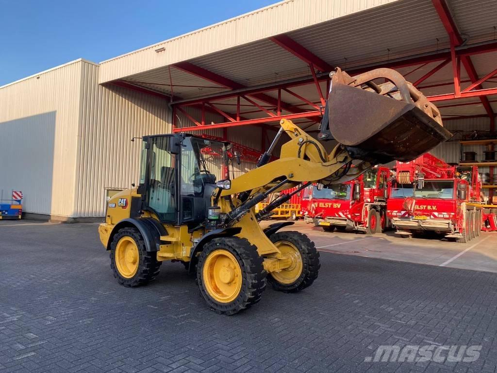 CAT 908M Chargeuse sur pneus