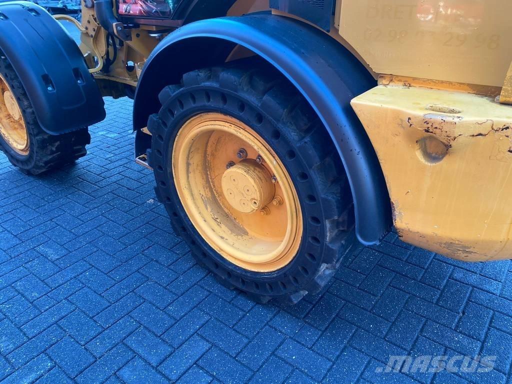 CAT 908M Chargeuse sur pneus