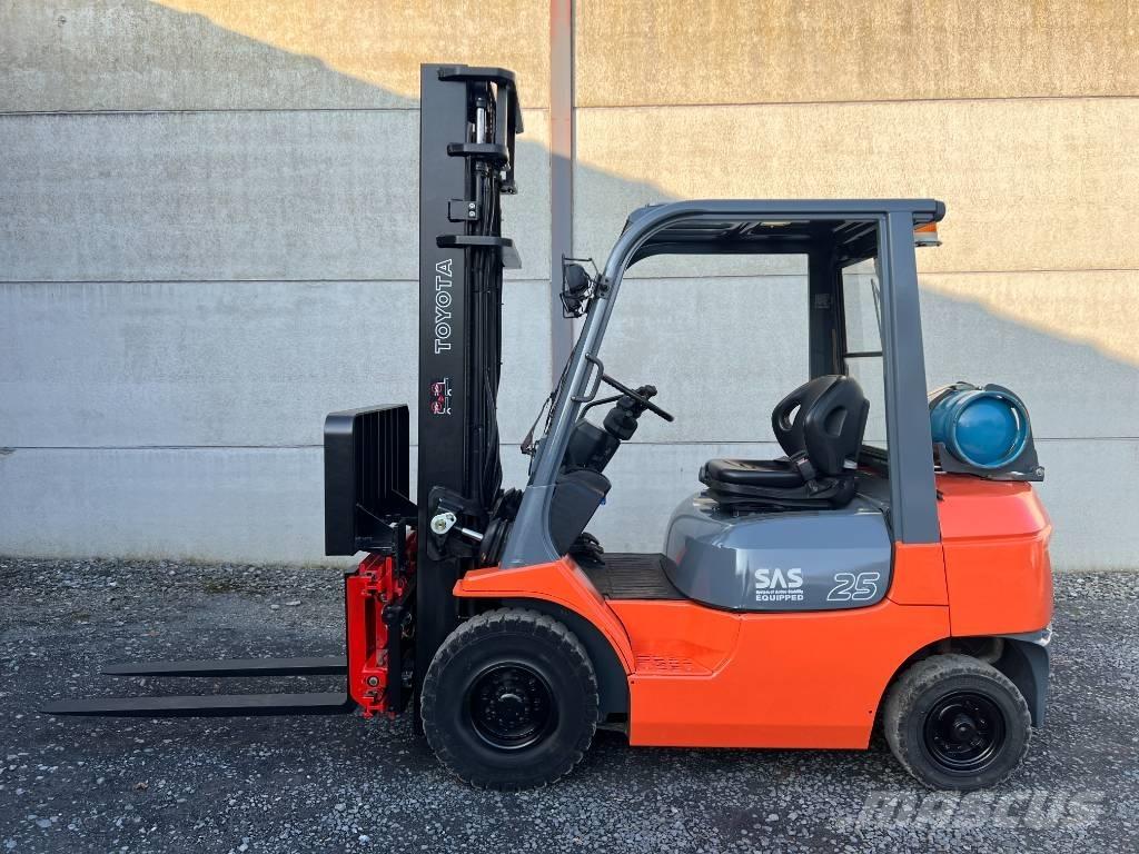 Toyota 42-7 FGF 25 Chariots GPL