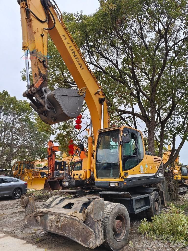Hyundai R210W-9 Pelle sur pneus