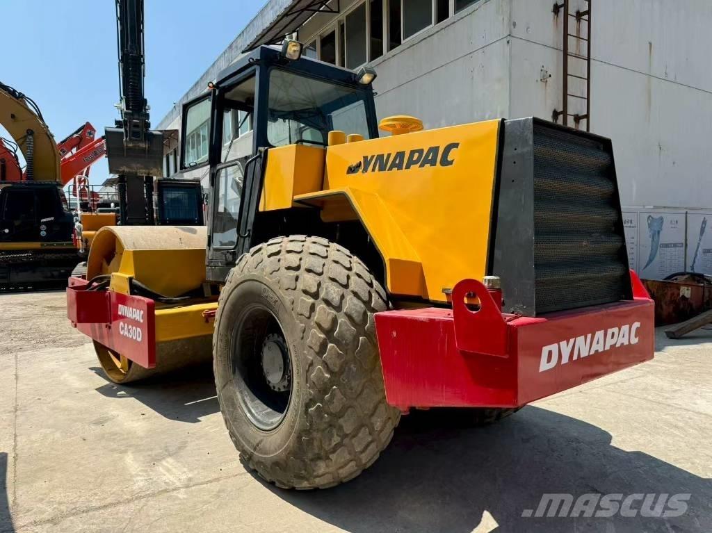 Dynapac CA 30 D Rouleaux monocylindre