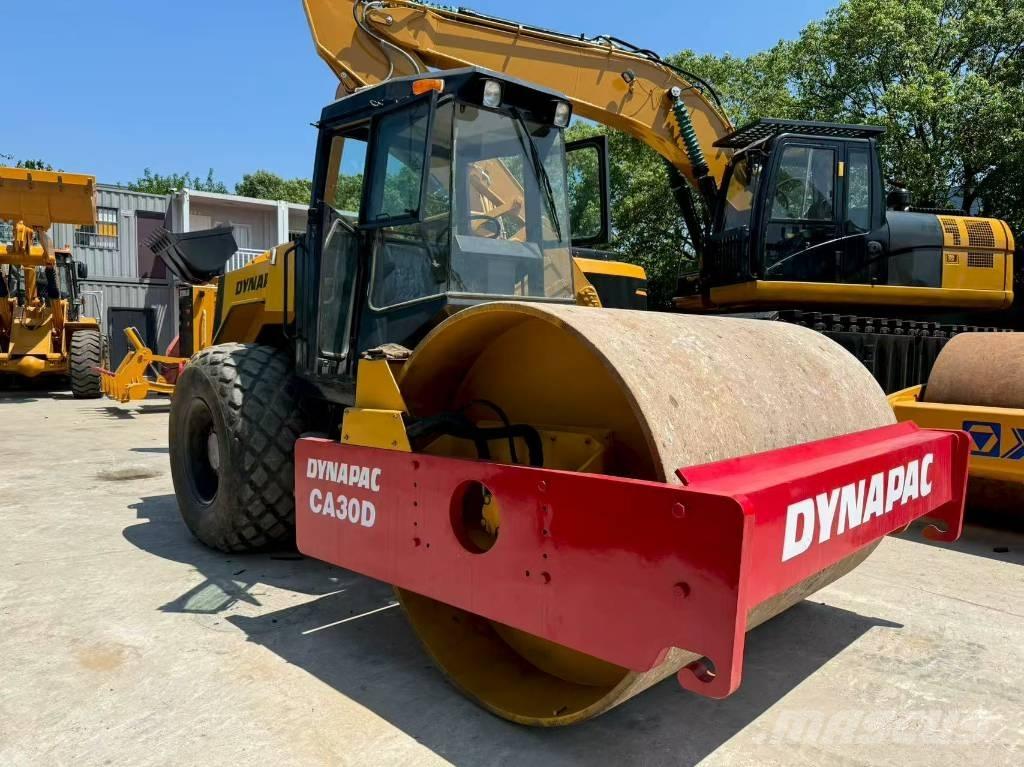 Dynapac CA 30 D Rouleaux monocylindre