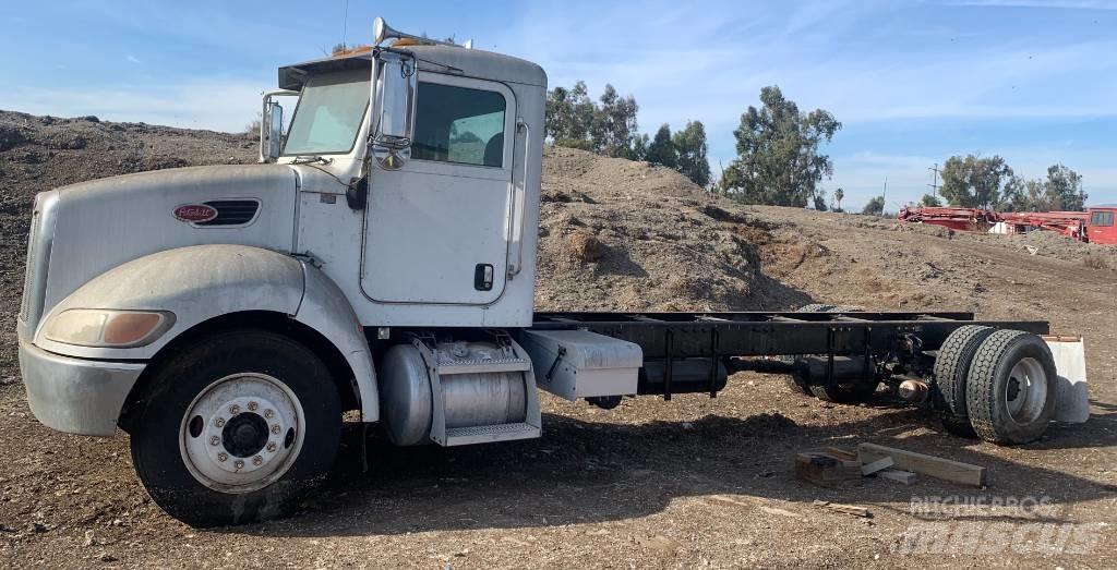 Peterbilt 335 Camion benne