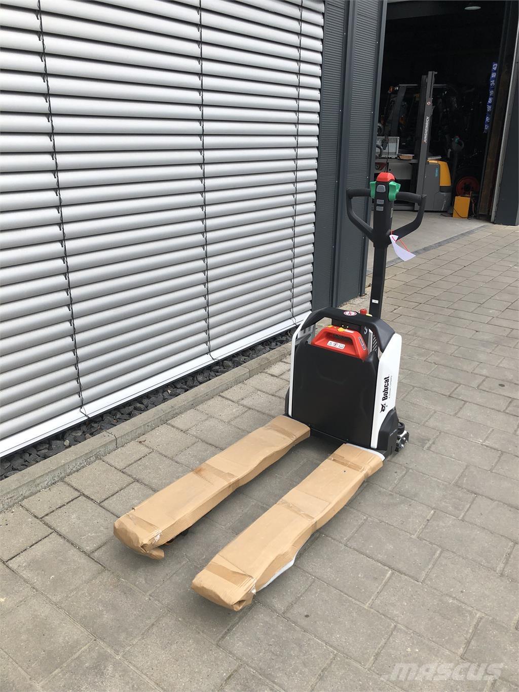 Bobcat LPM15N Gerbeur accompagnant