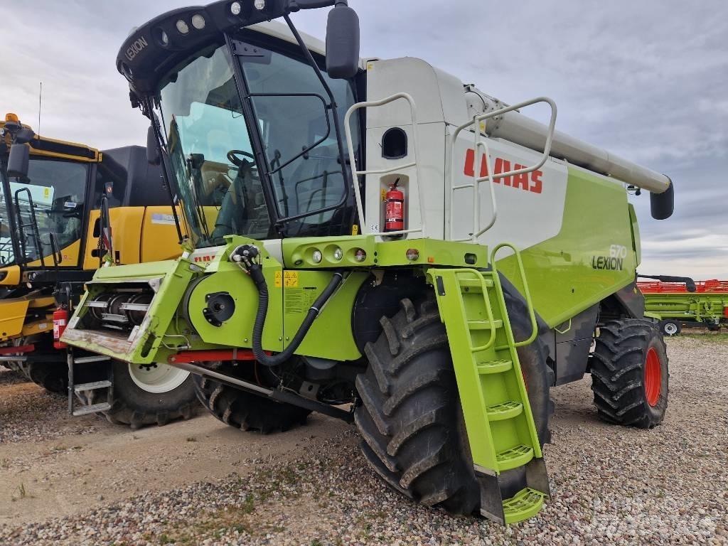 CLAAS Lexion 670 Moissonneuse batteuse