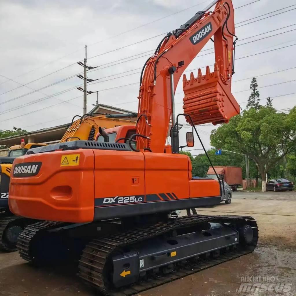 Doosan DX225LC-9C Pelle sur chenilles