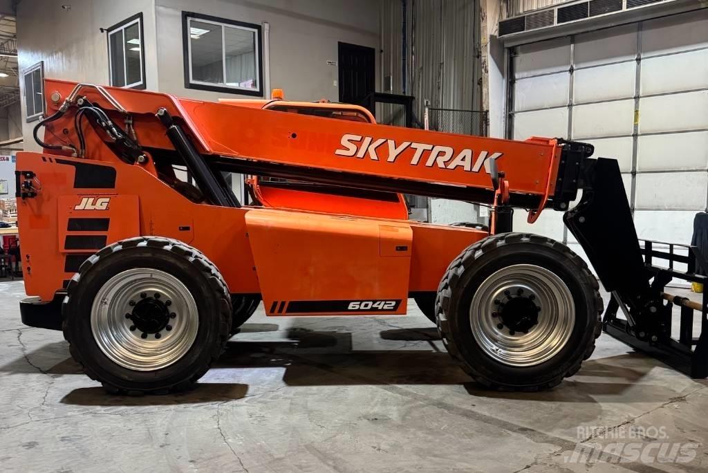 SkyTrak 6042 Chariot télescopique