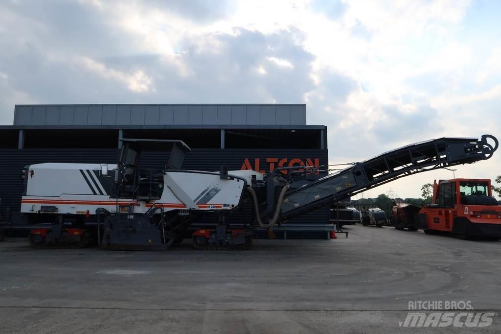 Wirtgen W 250 Fraiseuse à froid