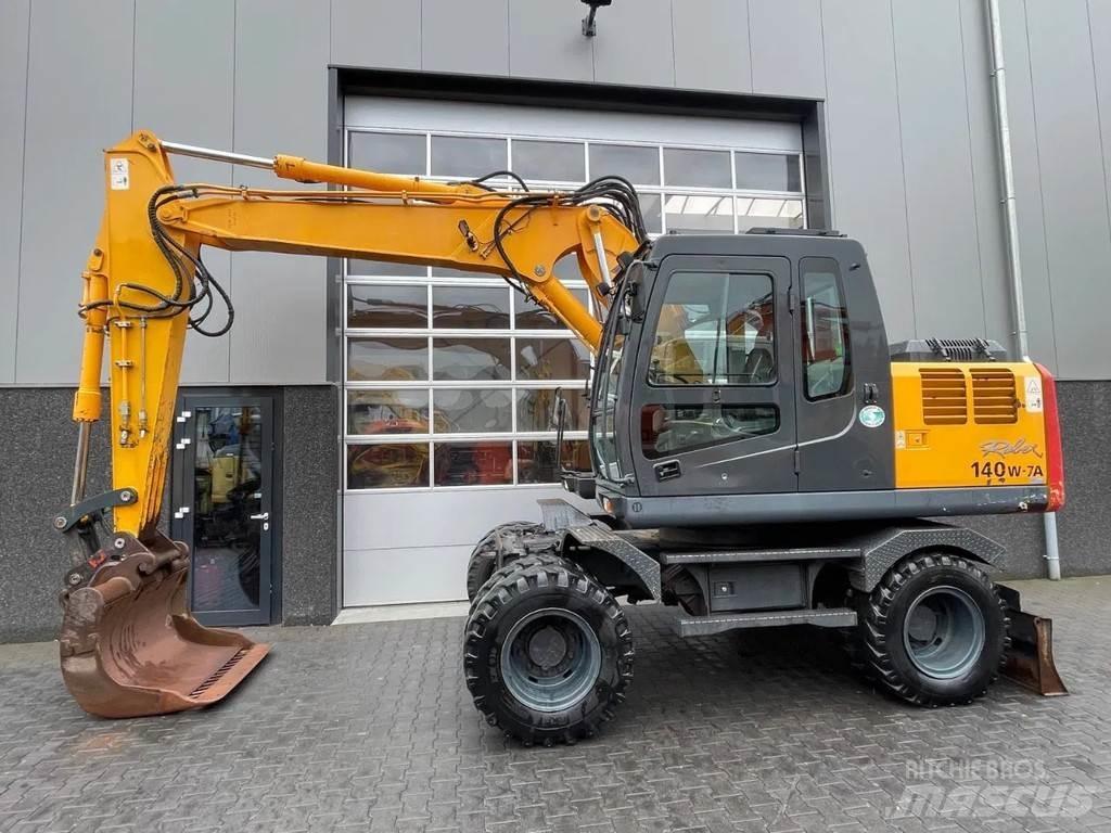Hyundai R140W-7A Pelle sur pneus