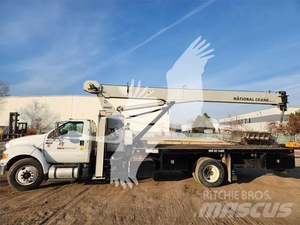 National 571E2 Camion plateau ridelle avec grue
