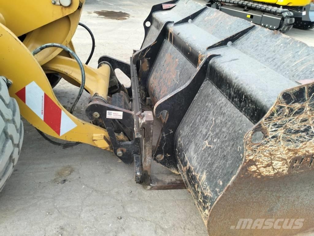 CAT 906M Chargeuse sur pneus