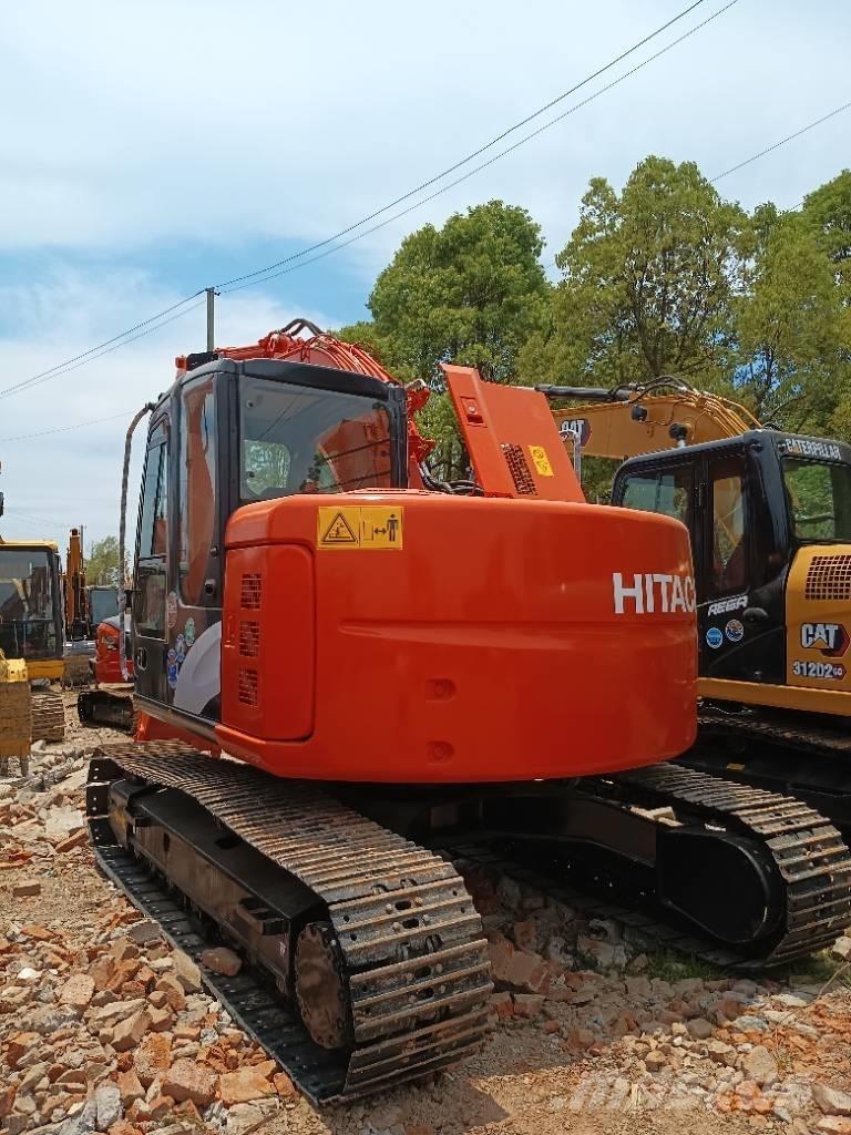 Hitachi ZX 135 Pelle sur chenilles