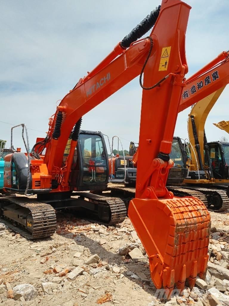 Hitachi ZX 135 Pelle sur chenilles