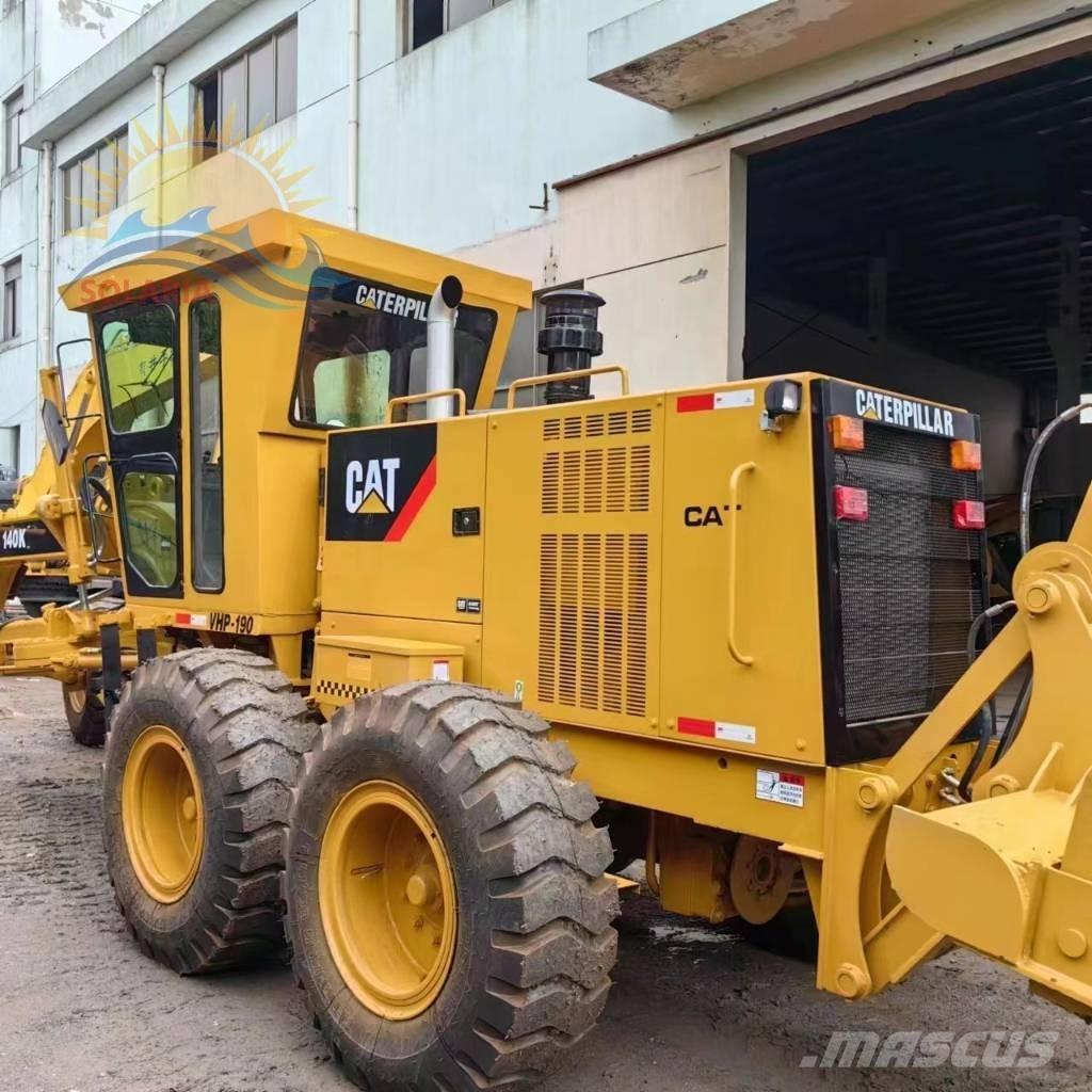 CAT 140K Niveleuse
