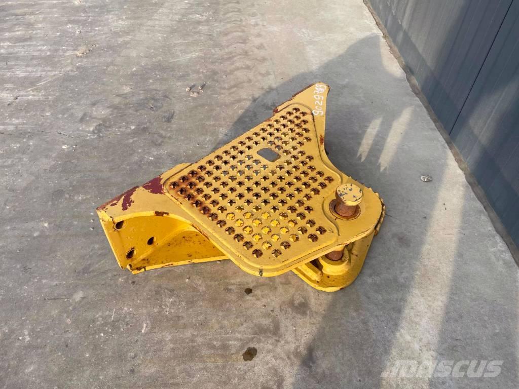 CAT D6K Zugtraverse Autres accessoires