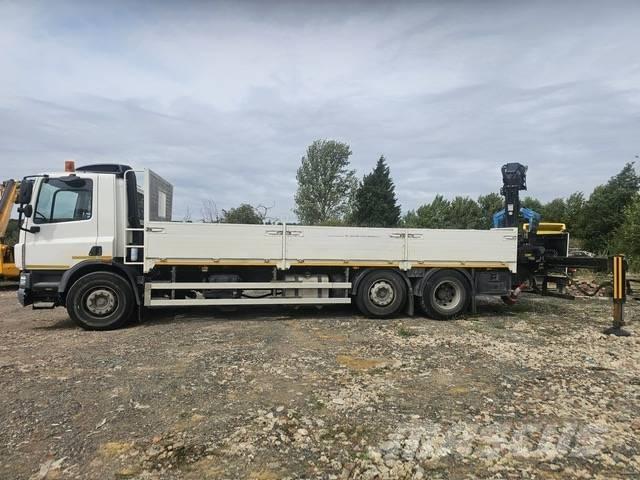 DAF CF 75.310 Camion plateau ridelle avec grue