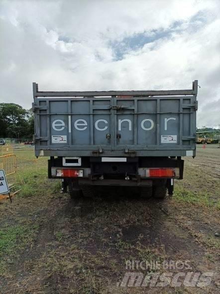 Iveco Trakker 410 Camion plateau ridelle avec grue