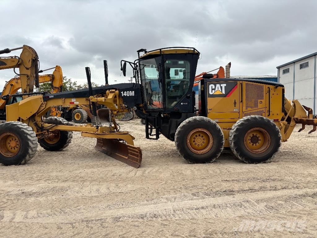 CAT 140M Niveleuse
