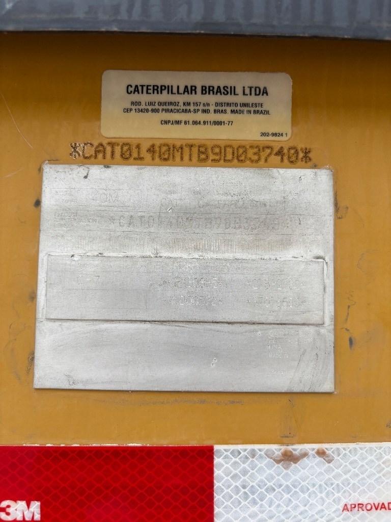 CAT 140M Niveleuse