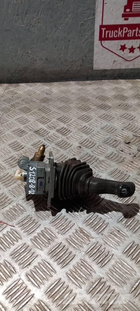 Scania S 94     1324425 Cabines