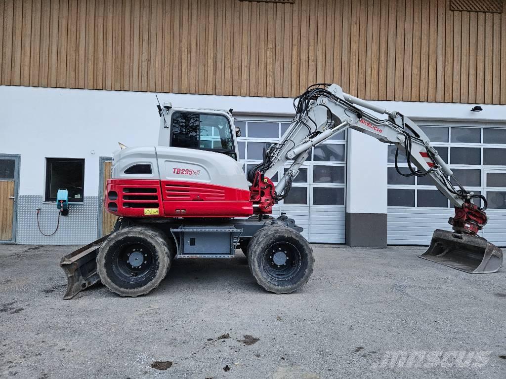 Takeuchi TB 295 W Pelle sur pneus