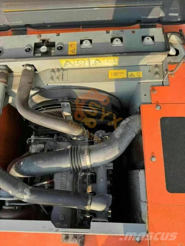 Hitachi ZX 200 Pelle sur chenilles