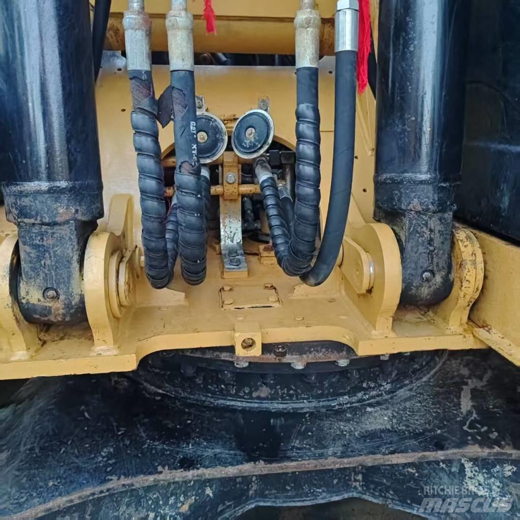 CAT 313 D Pelle sur chenilles