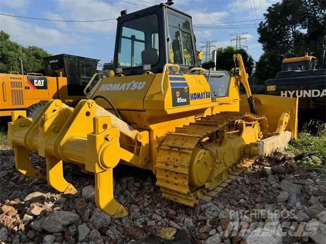 Komatsu D 85 Bouteurs sur chenilles