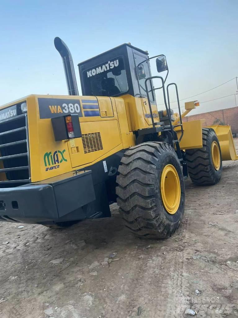 Komatsu WA 380 Chargeuse sur pneus