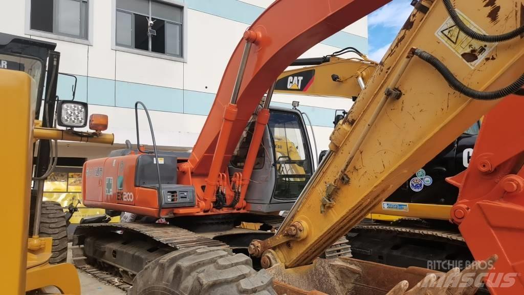 Hitachi EX 200-5 Pelle sur chenilles