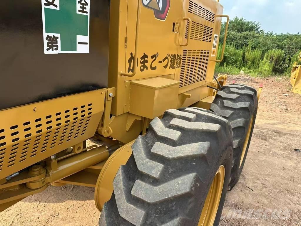 CAT 140K Niveleuse