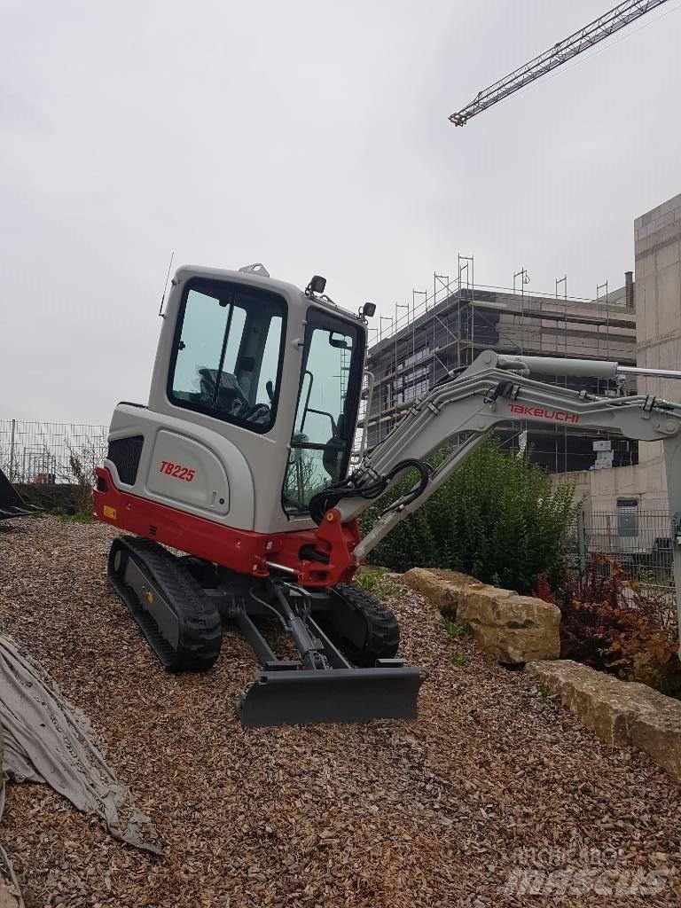 Takeuchi TB225 Mini pelle < 7t