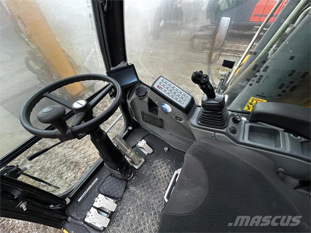 Liebherr A920 Pelle sur pneus