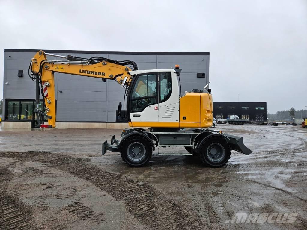 Liebherr 913 Compact Pelle sur pneus