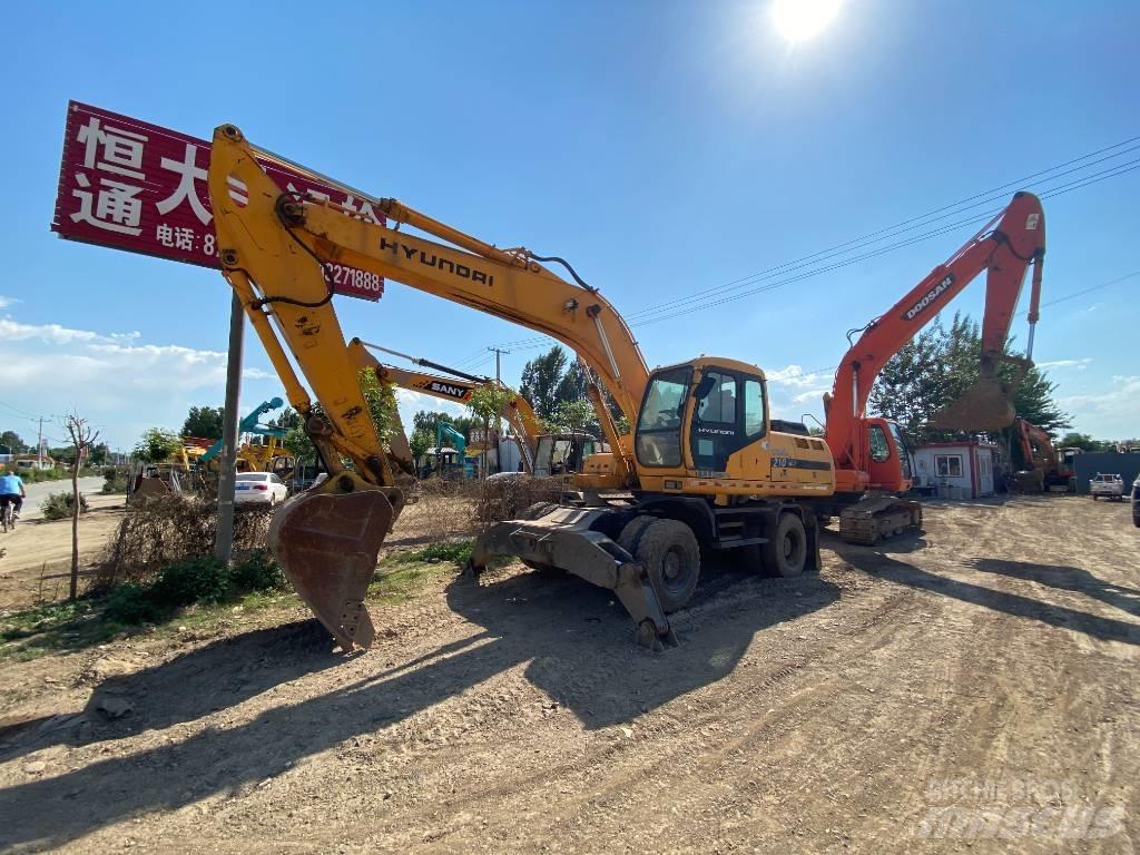 Hyundai 210w Pelle sur pneus