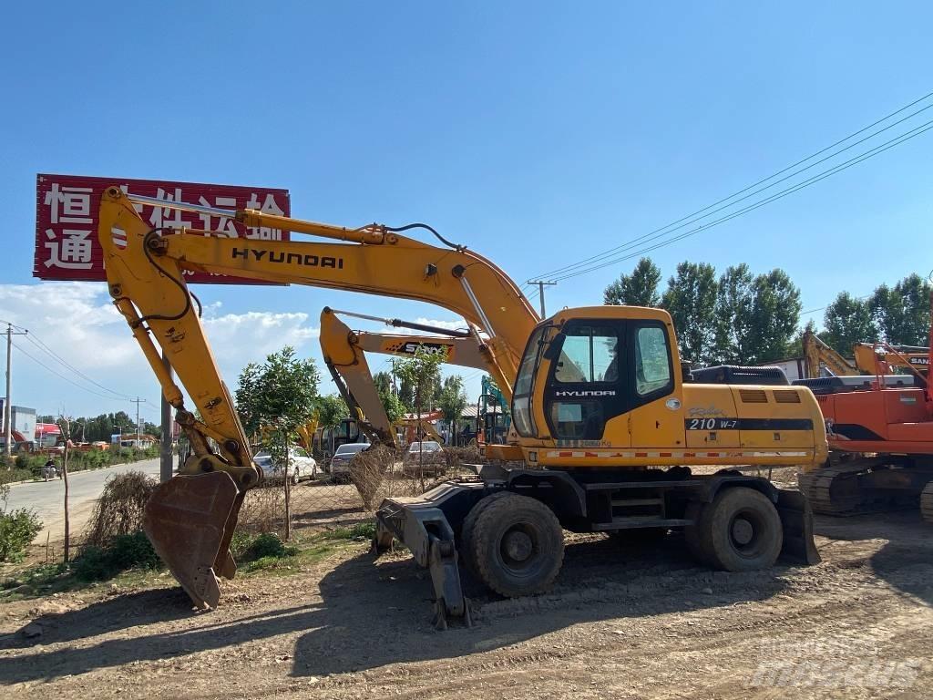 Hyundai 210w Pelle sur pneus