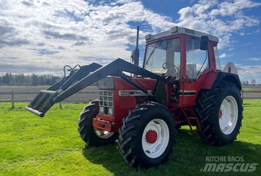 Case IH 844 XL Tracteur